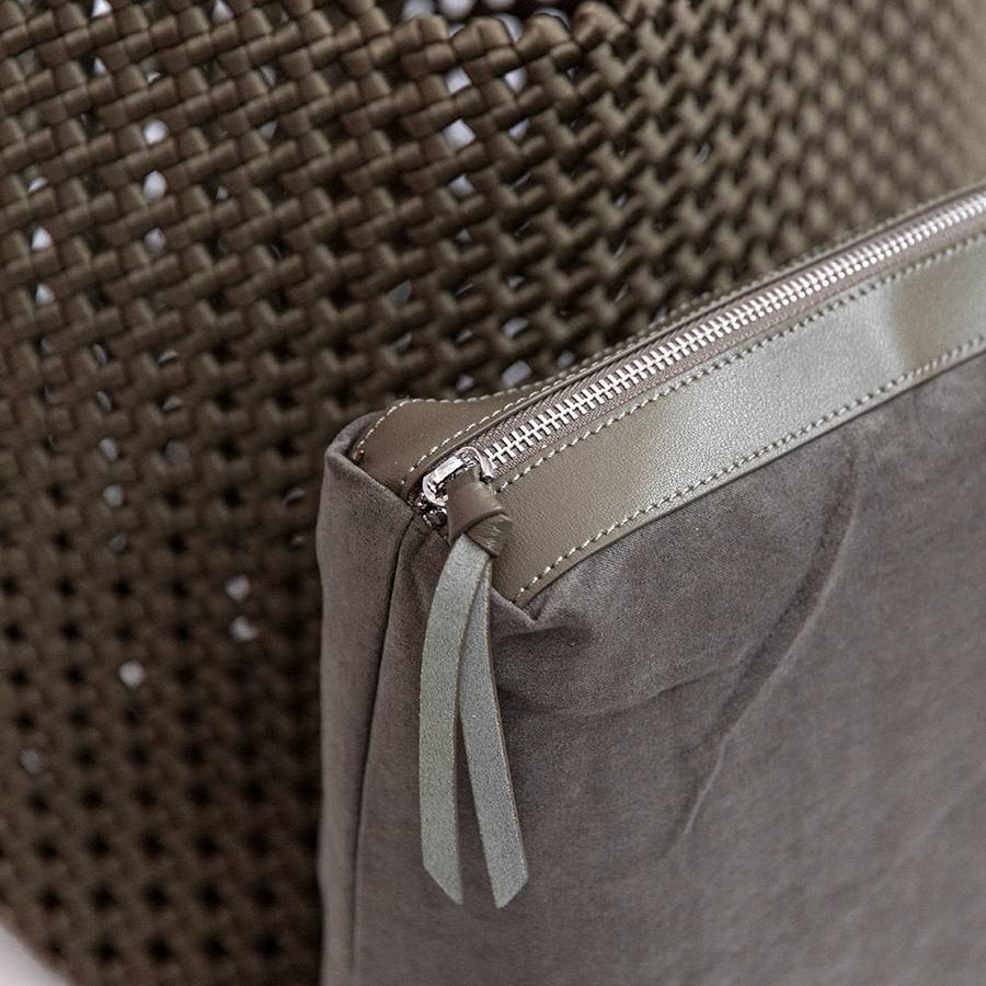 Laura Di Maggio KENDRA – Borsa intrecciata in raso taupe Qualità Garantita