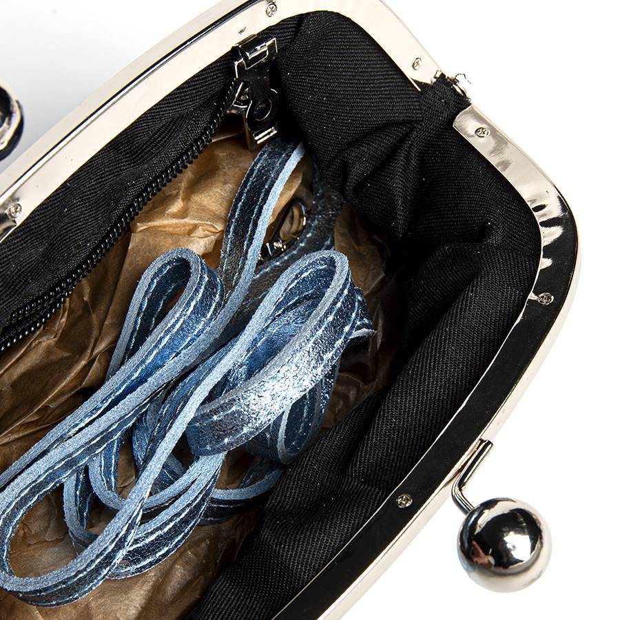Laura Di Maggio CLUTCH – borsetta in pelle laminata azzurra Affare Del Giorno