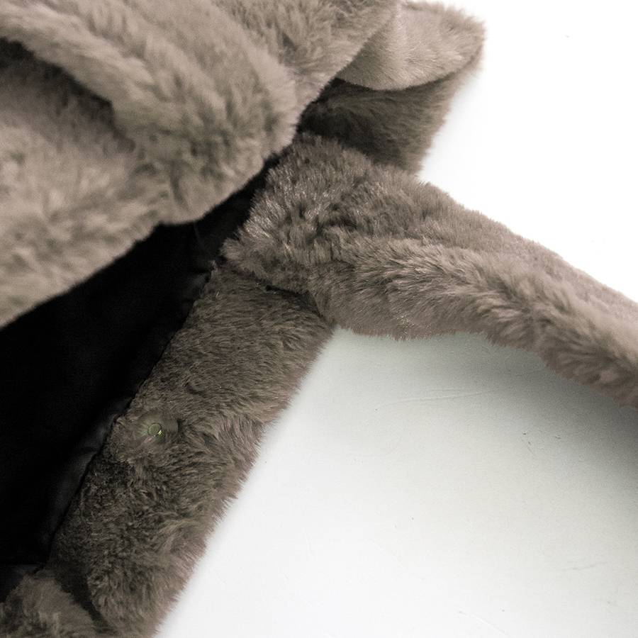 Laura Di Maggio FLUFFY – Maxi shopping in pelliccia ecologica beige Vendita