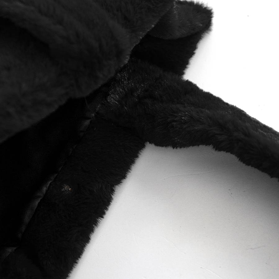 Laura Di Maggio FLUFFY – Maxi shopping in pelliccia ecologica nera Pezzi Unici