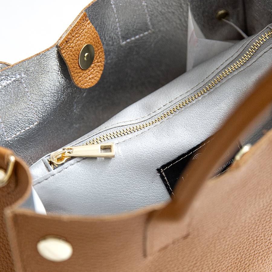 Laura Di Maggio SAM – Shopping con borchie in pelle cuoio Offerte