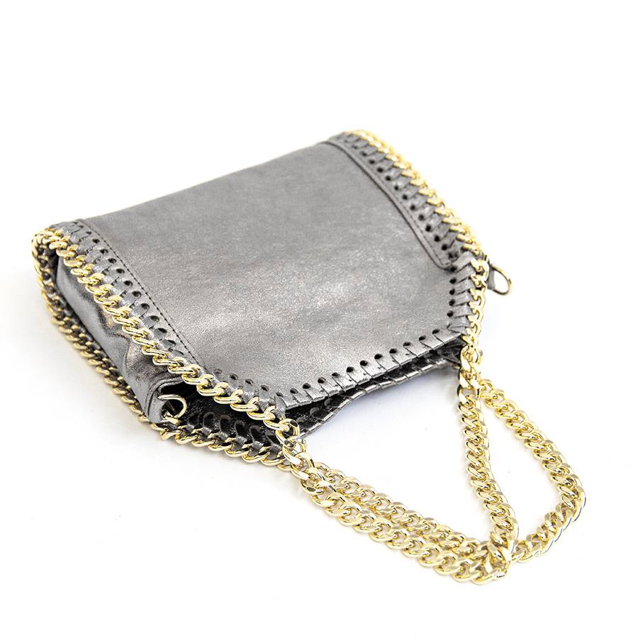 Laura Di Maggio LUMI – Borsa con catene in pelle laminata argento In vendita