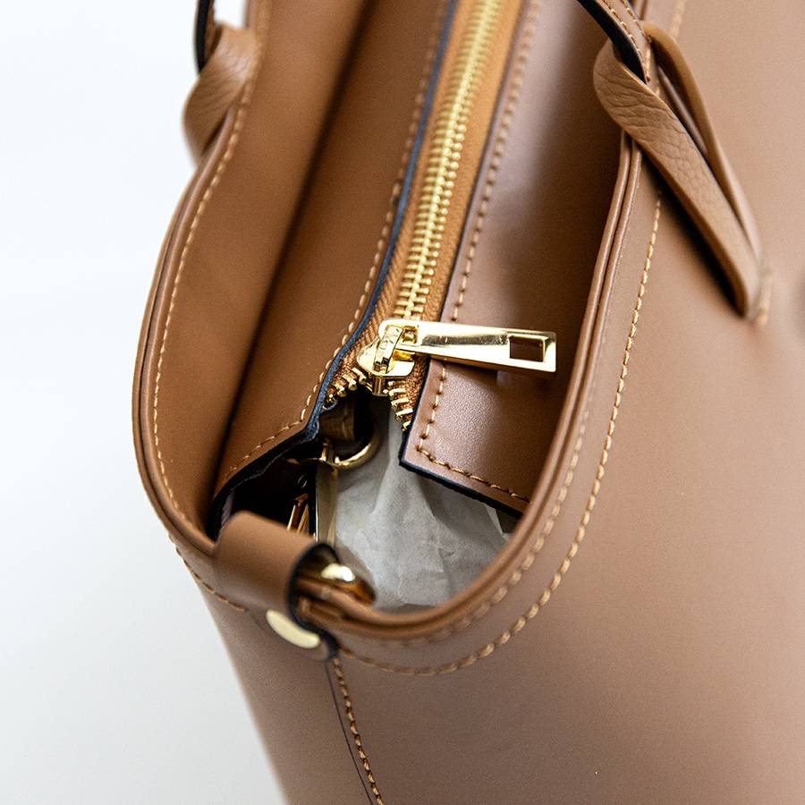 Laura Di Maggio NIKITA – Shopping in pelle elegant cuoio 2025