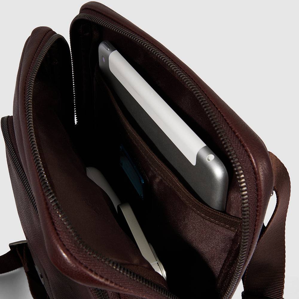 Piquadro iPad® crossbody bag Soddisfazione Garantita