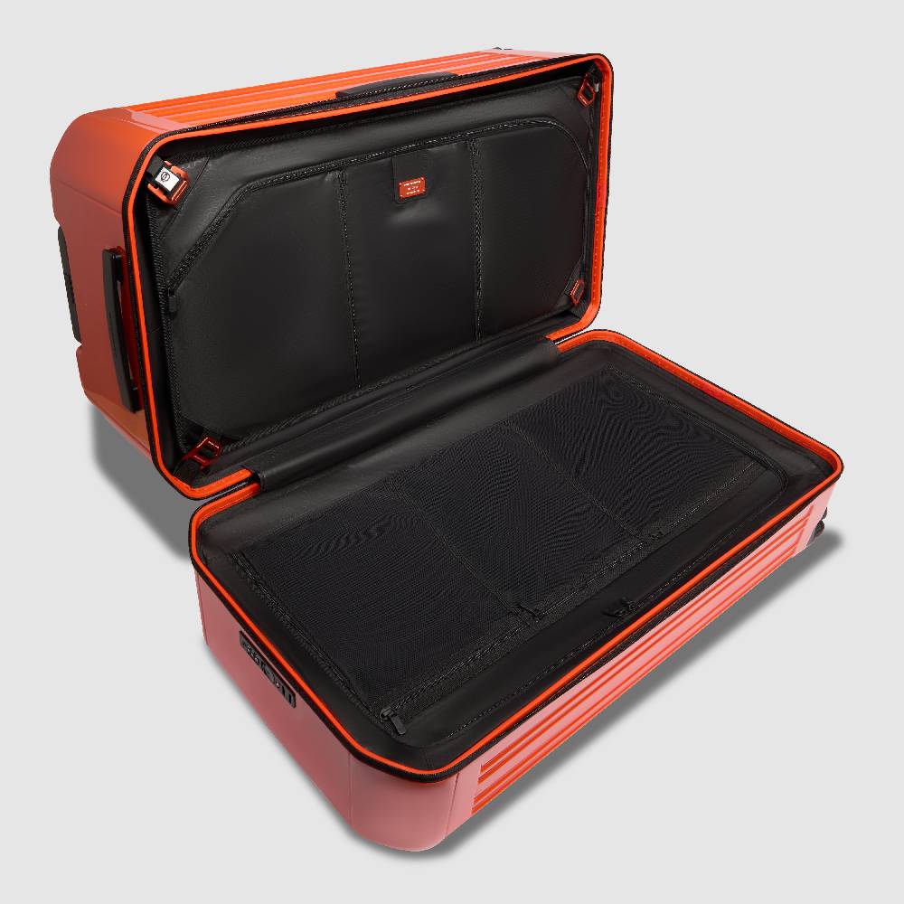 Piquadro Hardside spinner in trunk shape Nuova