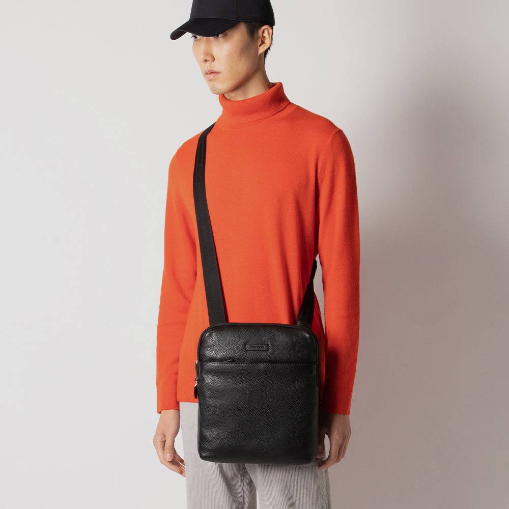 Piquadro Expandable iPad® crossbody bag with front pocket Vendita Calda