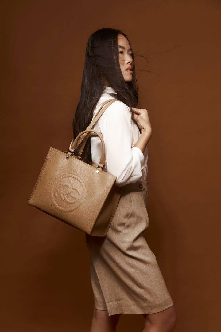 Roberta Gandolfi Roberta Pelle medium Borsa a mano in pelle con doppi spallacci per essere portata a spalla e tramezza Italy