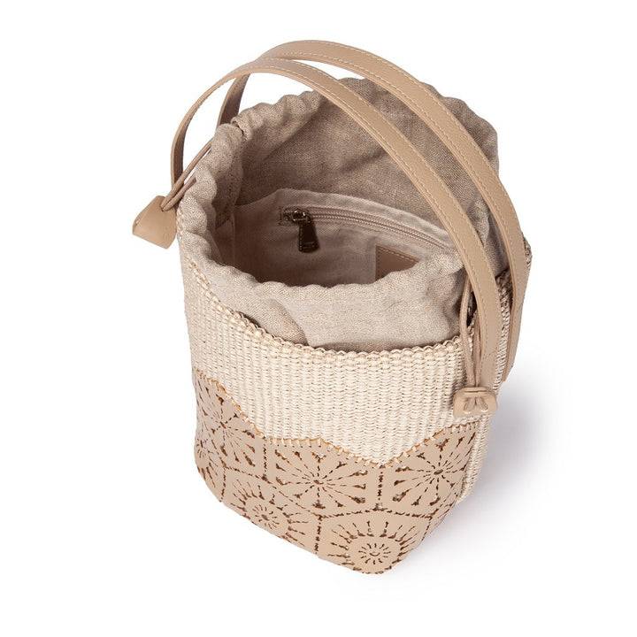 Roberta Gandolfi Giulia Bucket in rafia e pelle il pannello tagliato al laser è interamente cucito a mano con tracolla staccabile Promozione Limitata