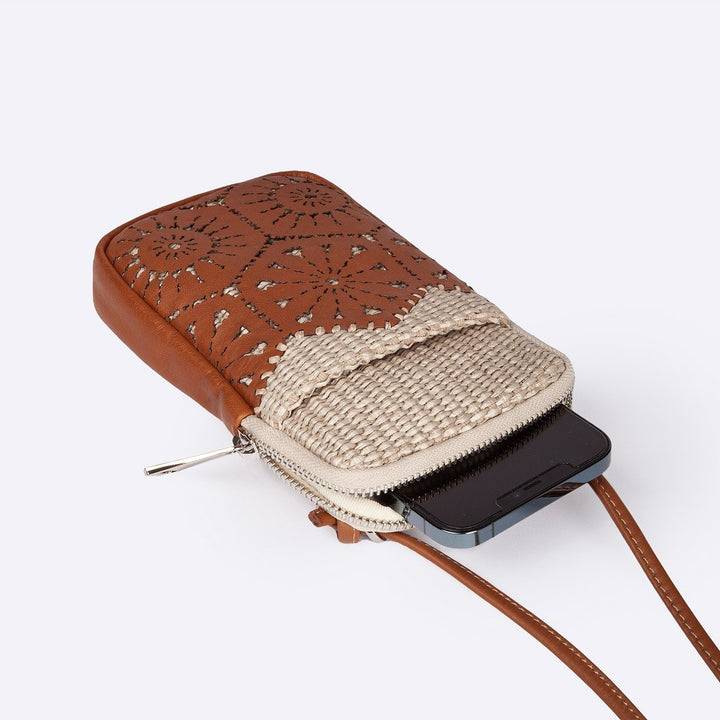 Roberta Gandolfi Giulia phone holder in rafia e pelle il pannello tagliato al laser è interamente cucito a mano con tracolla staccabile Convenienza