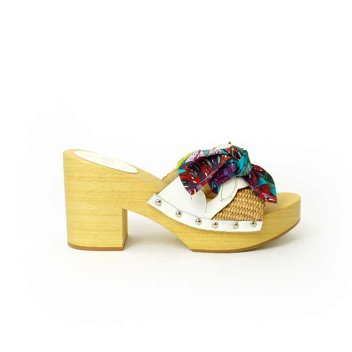 Roberta Gandolfi Diva Chain sandali in legno incrociato con platform in rafia e stampa fiocco tropical In Vendita