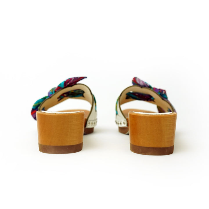 Roberta Gandolfi Lola Chain sandali in legno e pelle di vitello con fiocco stampa tropical Saldi Di Fabbrica