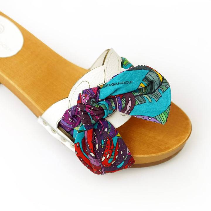 Roberta Gandolfi Lola Chain sandali in legno e pelle di vitello con fiocco stampa tropical Saldi Di Fabbrica