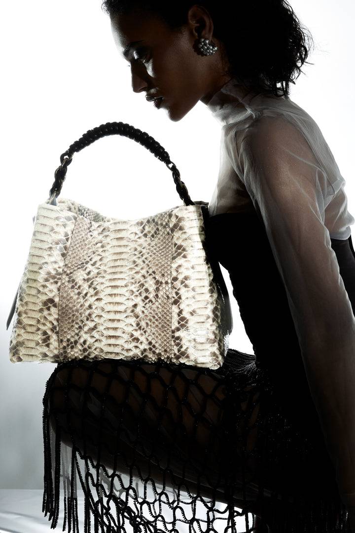 Roberta Gandolfi Amina Pitone large borsa a mano in pitone e finiture in pelle di vitello con manico tubolare fasciato e tracolla staccabile 2025
