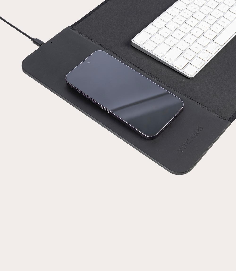 Tucano Tappeto scrivania con ricarica wireless Italia