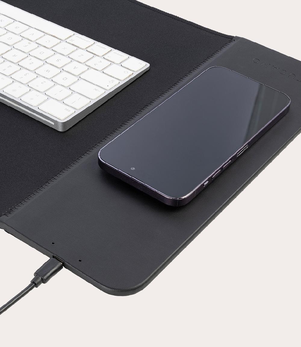 Tucano Tappeto scrivania con ricarica wireless Italia