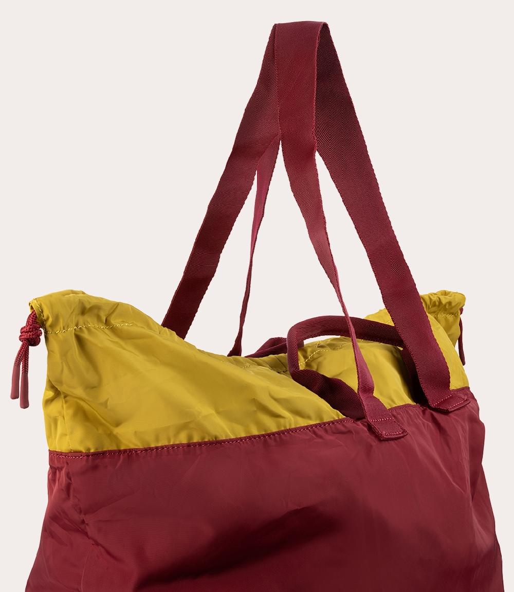 Tucano Borsa shopper pieghevole in materiale ottenuto dalla plastica riciclata Nuova