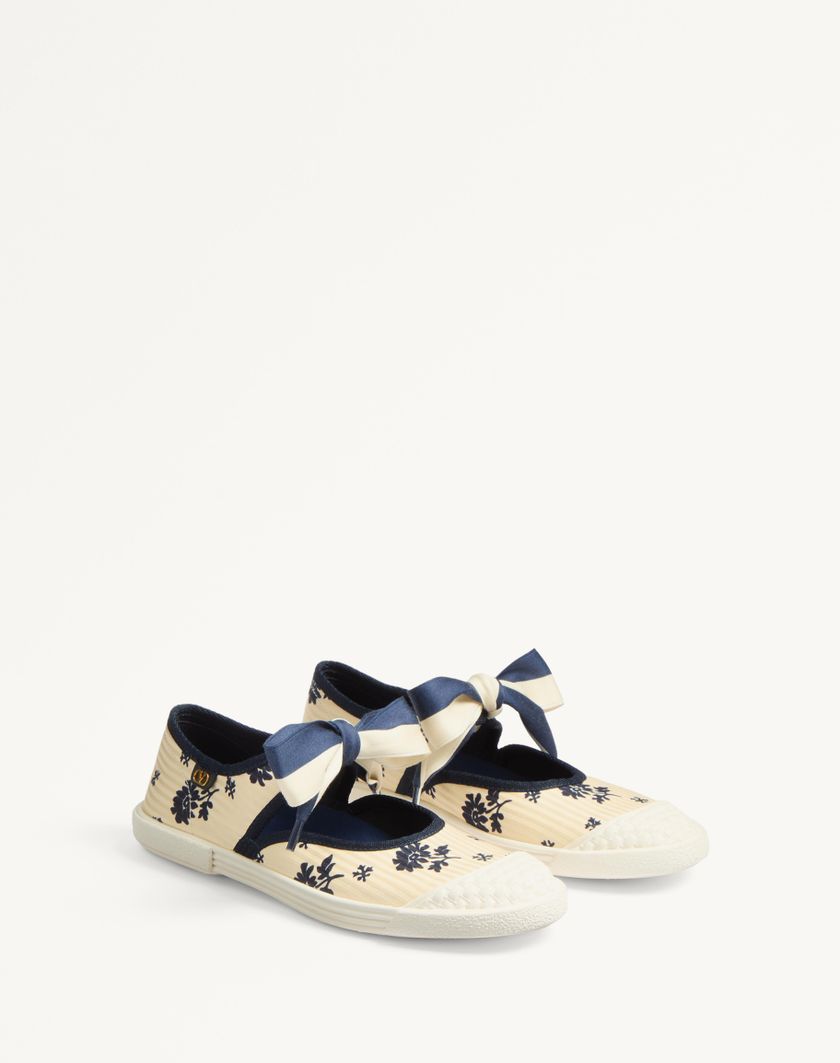 Valentino Handbags Sneaker Ballerina Bay By Bay In Tessuto Papier Floral per Donna in Blu/avorio | Valentino IT Novità