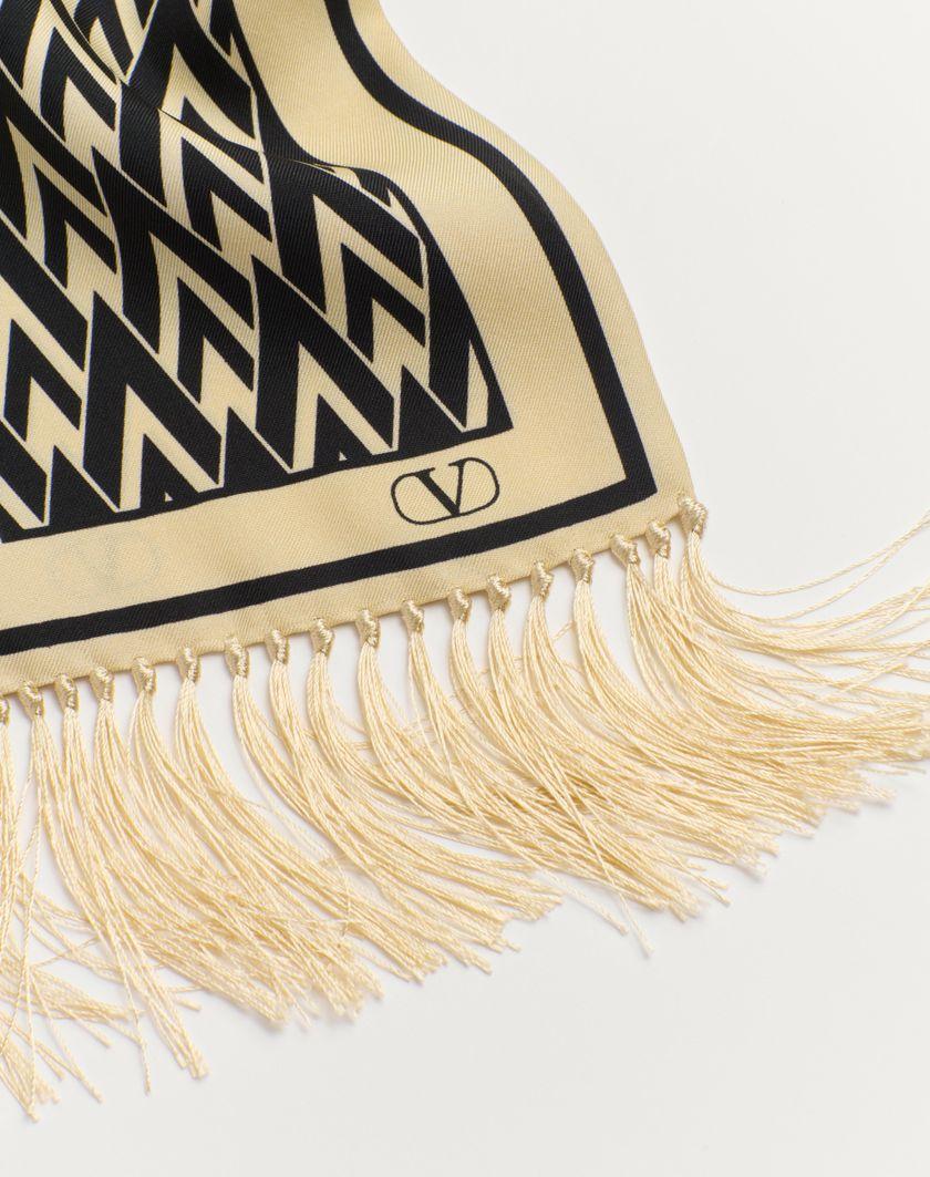 Valentino Handbags Scarf Bandeaux Toute La V In Seta Con Frange per Uomo in Crema/nero | Valentino IT Hotsell