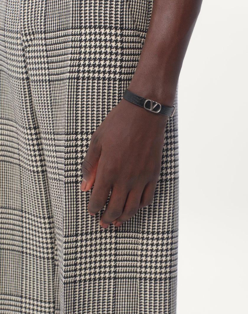 Valentino Handbags Bracciale Vlogo Signature In Vitello Granato per Uomo in Nero | Valentino IT Italy