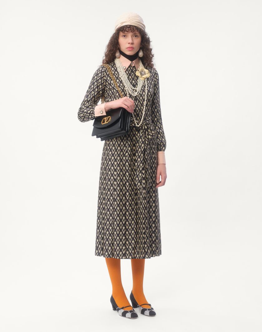 Valentino Handbags Abito Midi In Twill Toute La V per Donna in Nero/avorio | Valentino IT Online