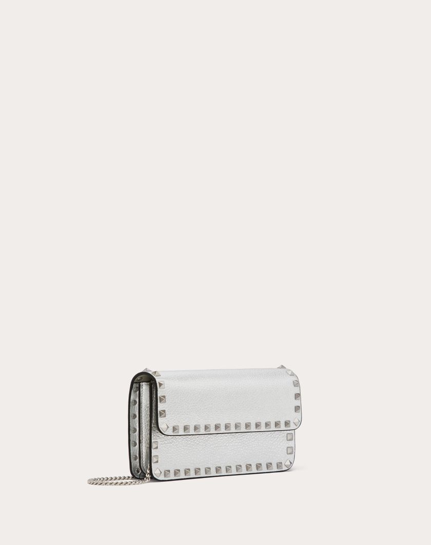 Valentino Handbags Portafoglio Con Catena Rockstud In Vitello Granato Metallizzato per Donna in Argento | Valentino IT In Linea