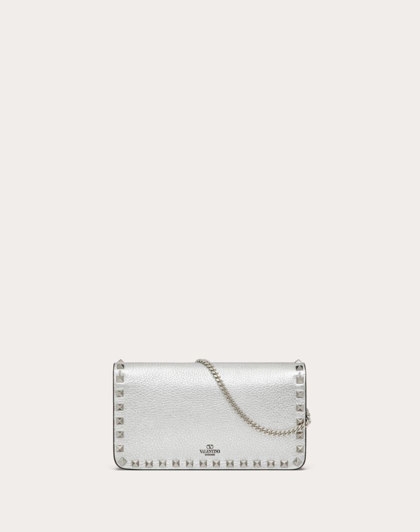 Valentino Handbags Portafoglio Con Catena Rockstud In Vitello Granato Metallizzato per Donna in Argento | Valentino IT In Linea
