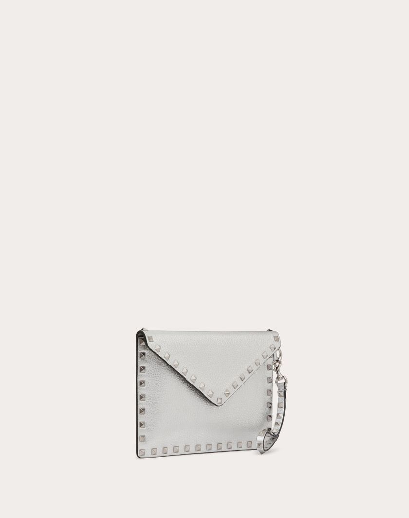 Valentino Handbags Pochette Rockstud In Vitello Granato Metallizzato per Donna in Argento | Valentino IT Offerta speciale