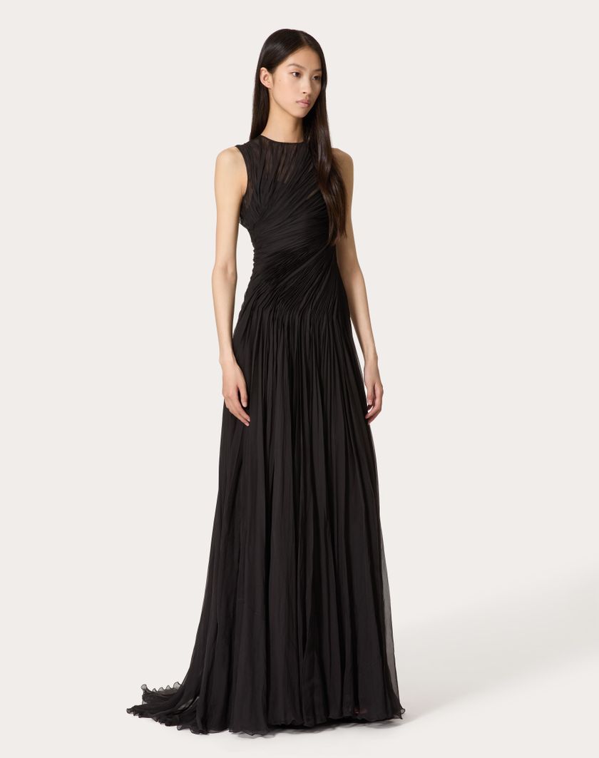 Valentino Handbags Gown In Chiffon per Donna in Nero | Valentino IT Presa