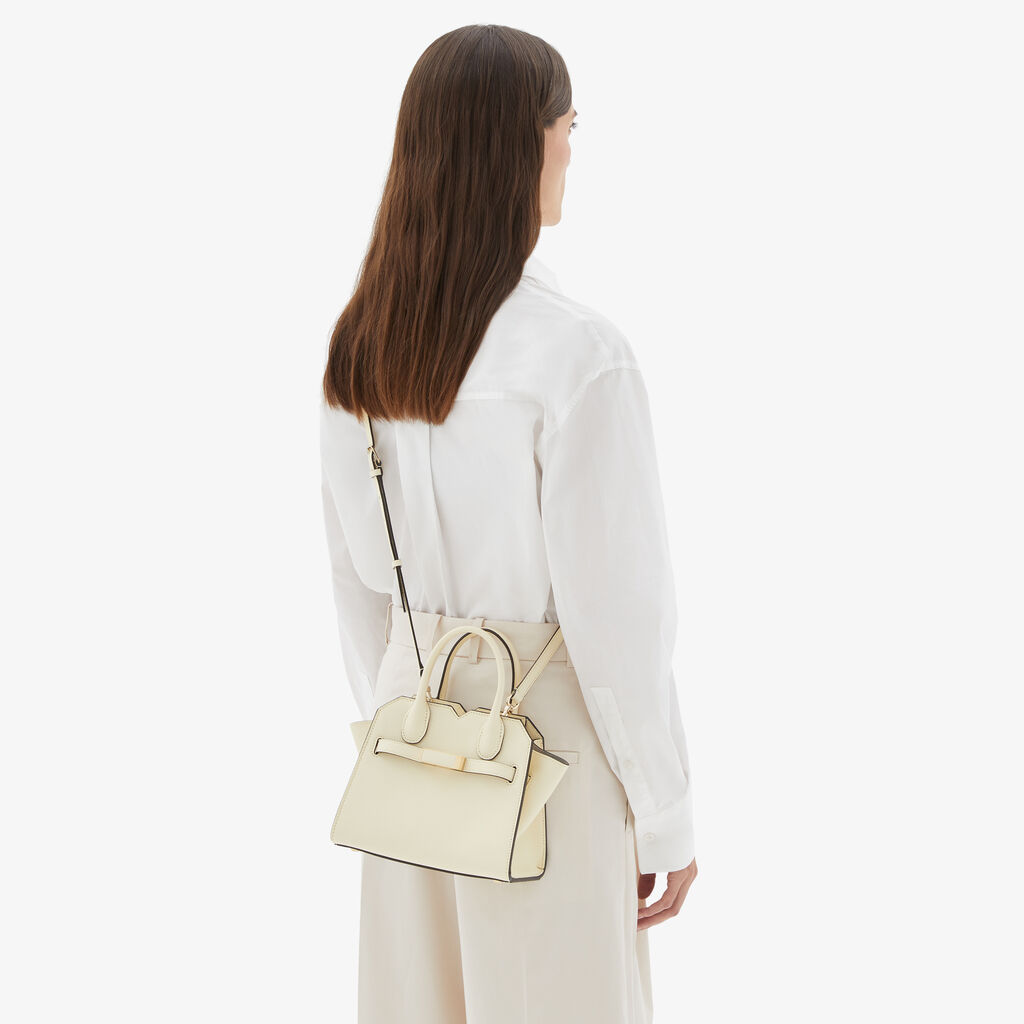 Valextra Borsa a Tracolla Milano Micro | Pelle di vitello Millepunte Soft | Bianco Pergamena | Valextra Qualità Garantita
