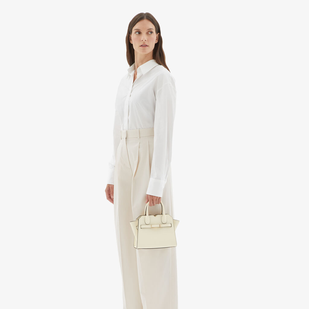 Valextra Borsa a Tracolla Milano Micro | Pelle di vitello Millepunte Soft | Bianco Pergamena | Valextra Qualità Garantita