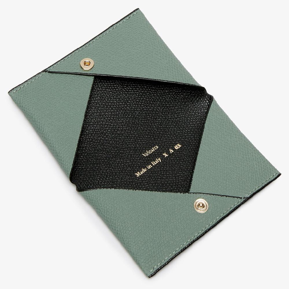 Valextra Porta Carte con Bottone | Pelle di vitello Millepunte | Verde Eucalipto/Nero | Valextra Negozi Online