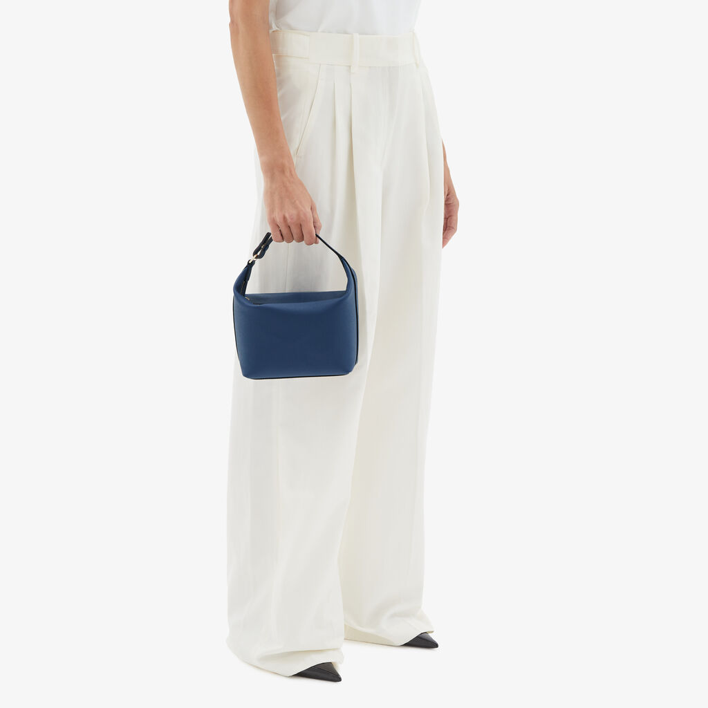 Valextra Portafoglio grande di Lusso in Pelle Blu Zaffiro | Valextra Italia