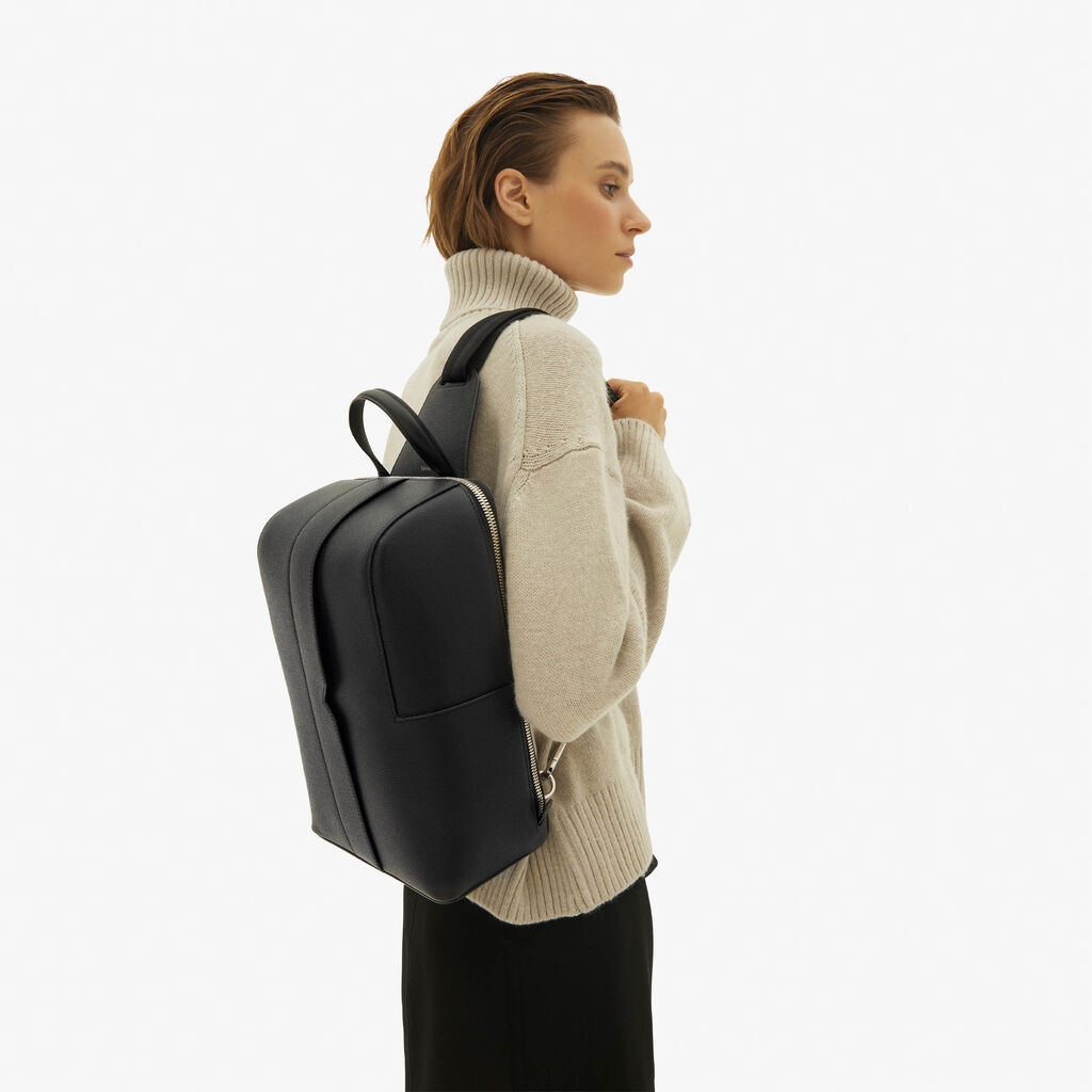 Valextra Valextra V-Line: Zaino monospalla con porta iPad in Pelle Nera Outlet