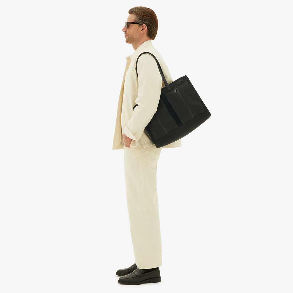 Valextra Borsa shopping in Nylon rigenerato e Pelle Nera | Valextra Shopping Online