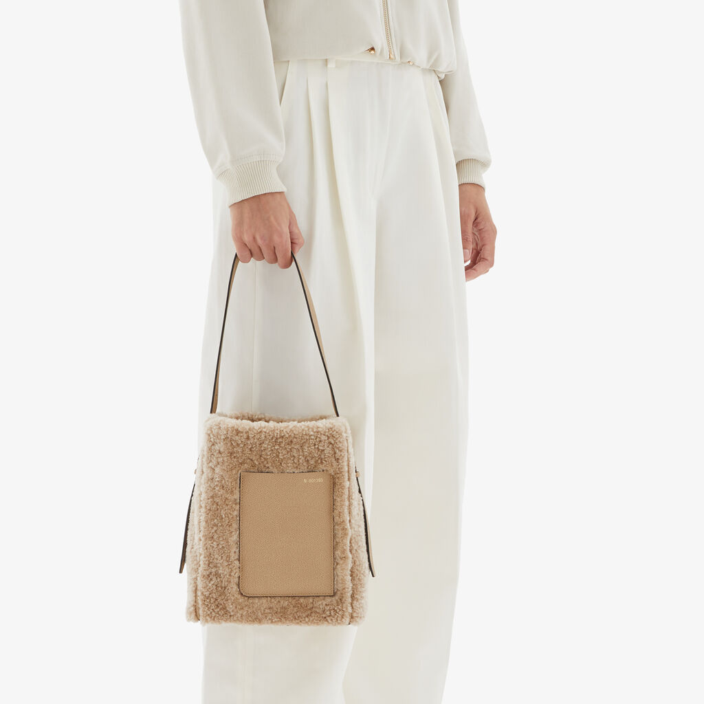Valextra Borsa a secchiello da Donna Mini Shearling Beige | Valextra Soft Black Friday Prezzi