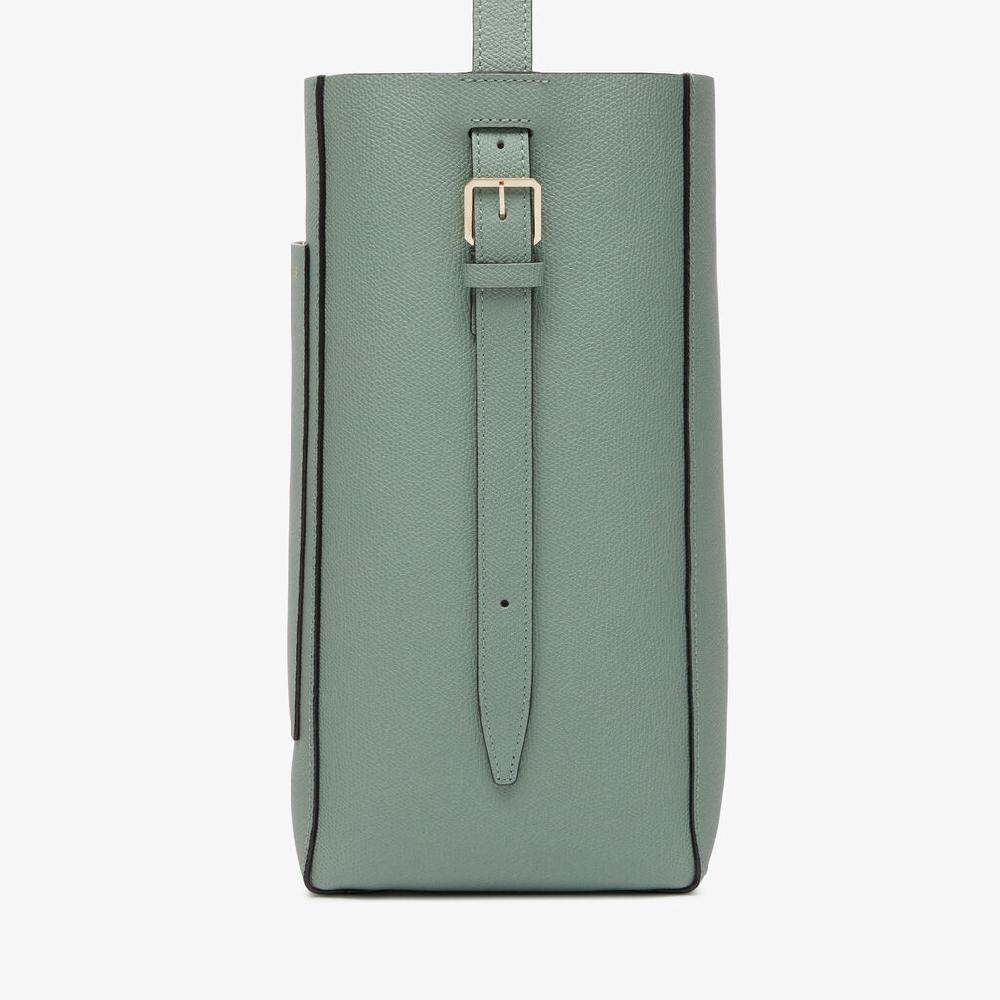 Valextra Borsa a Secchiello Soft Media | Pelle di vitello Millepunte | Verde Eucalipto | Valextra Negozi Online