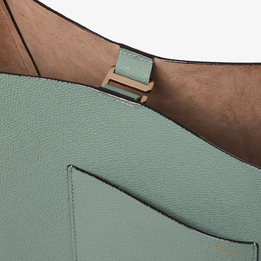 Valextra Borsa a Secchiello Soft Media | Pelle di vitello Millepunte | Verde Eucalipto | Valextra Negozi Online