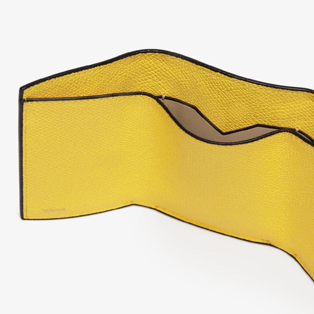 Valextra Portafoglio bifold in Pelle Gialla | Valextra Italy