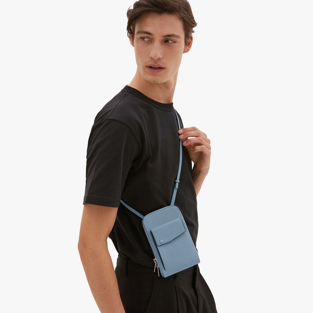 Valextra Porta telefono in Pelle Azzurra con tracolla | Valextra Pocket In Linea