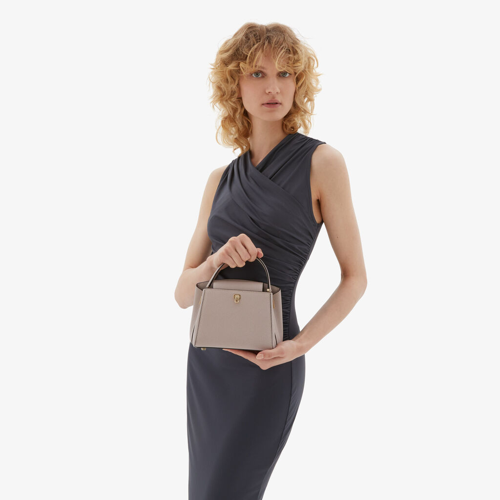 Valextra Borsetta Micro elegante in Pelle Rosa Nude | Valextra Brera Negozio