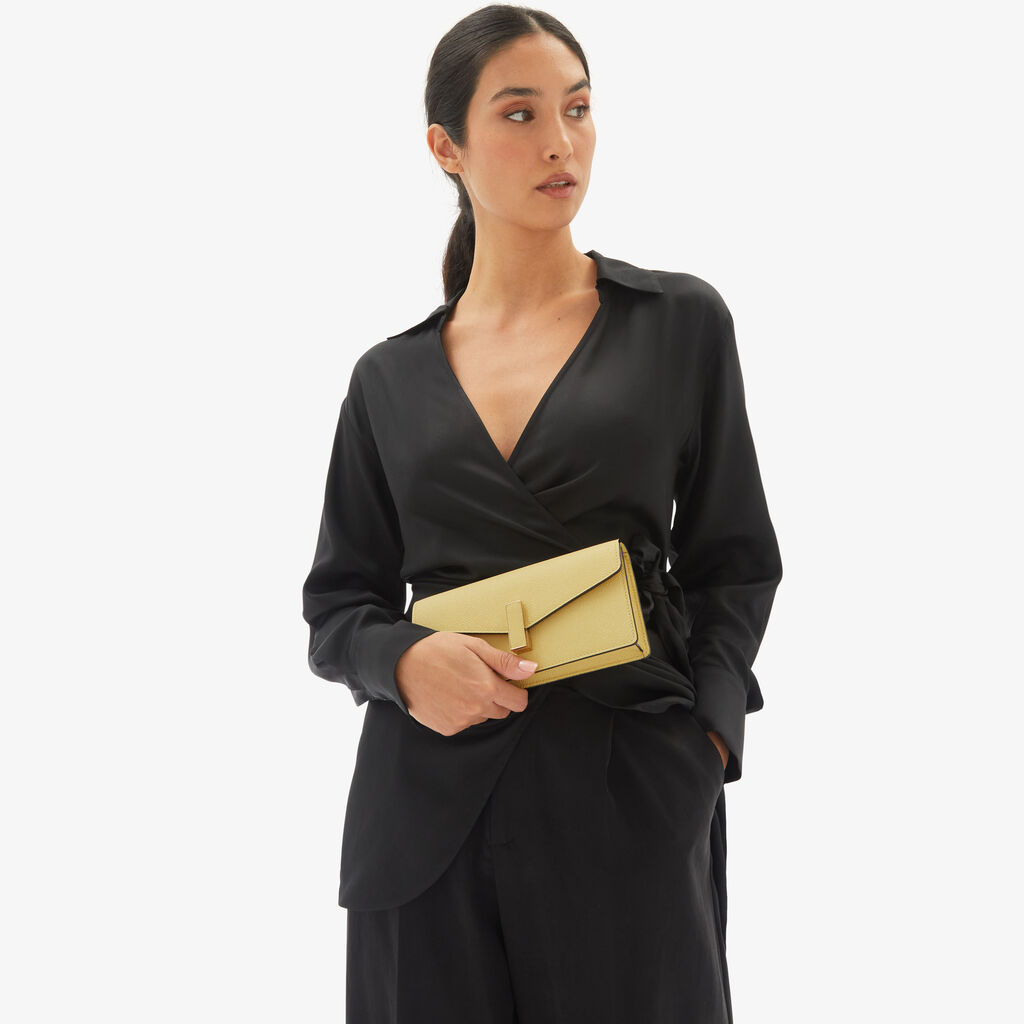 Valextra Clutch Donna di Lusso in Pelle Gialla con catena | Valextra Iside Super sconto