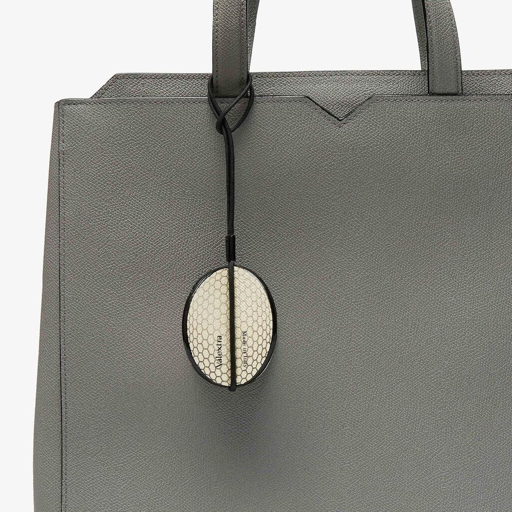 Valextra Charm palla da golf di Lusso in Pelle Bianca e Nera | Valextra Novità