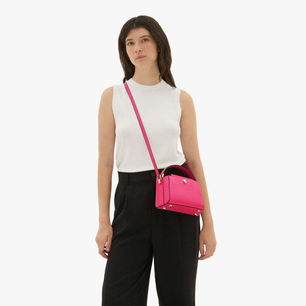 Valextra Borsa a tracolla Micro in Pelle Rosa Fucsia | Valextra Brera Latest fashion