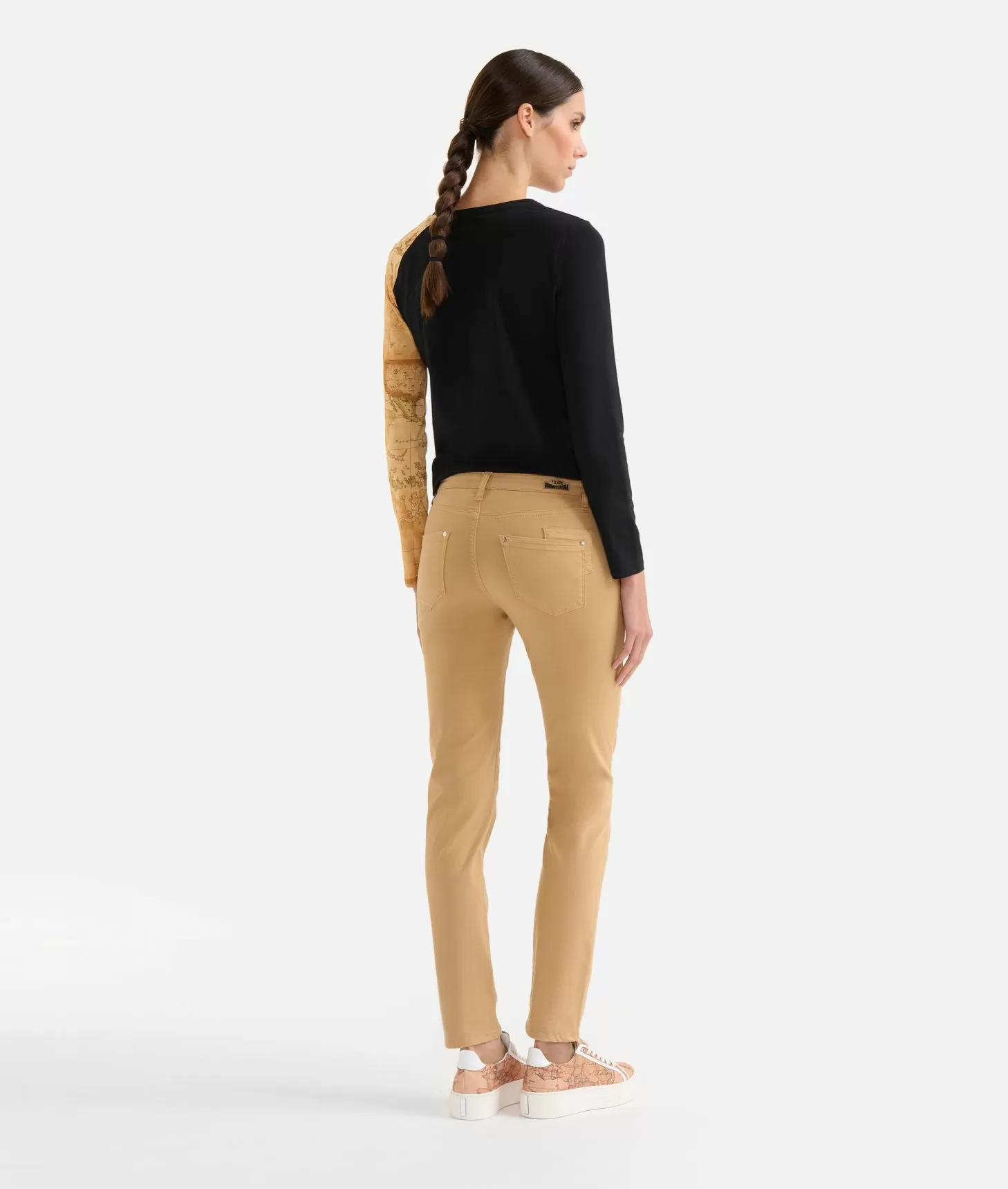 Alviero martini 1a classe Pantaloni in gabardina smerigliata tinti in capo con taschino Geo Classic Cammello Economico